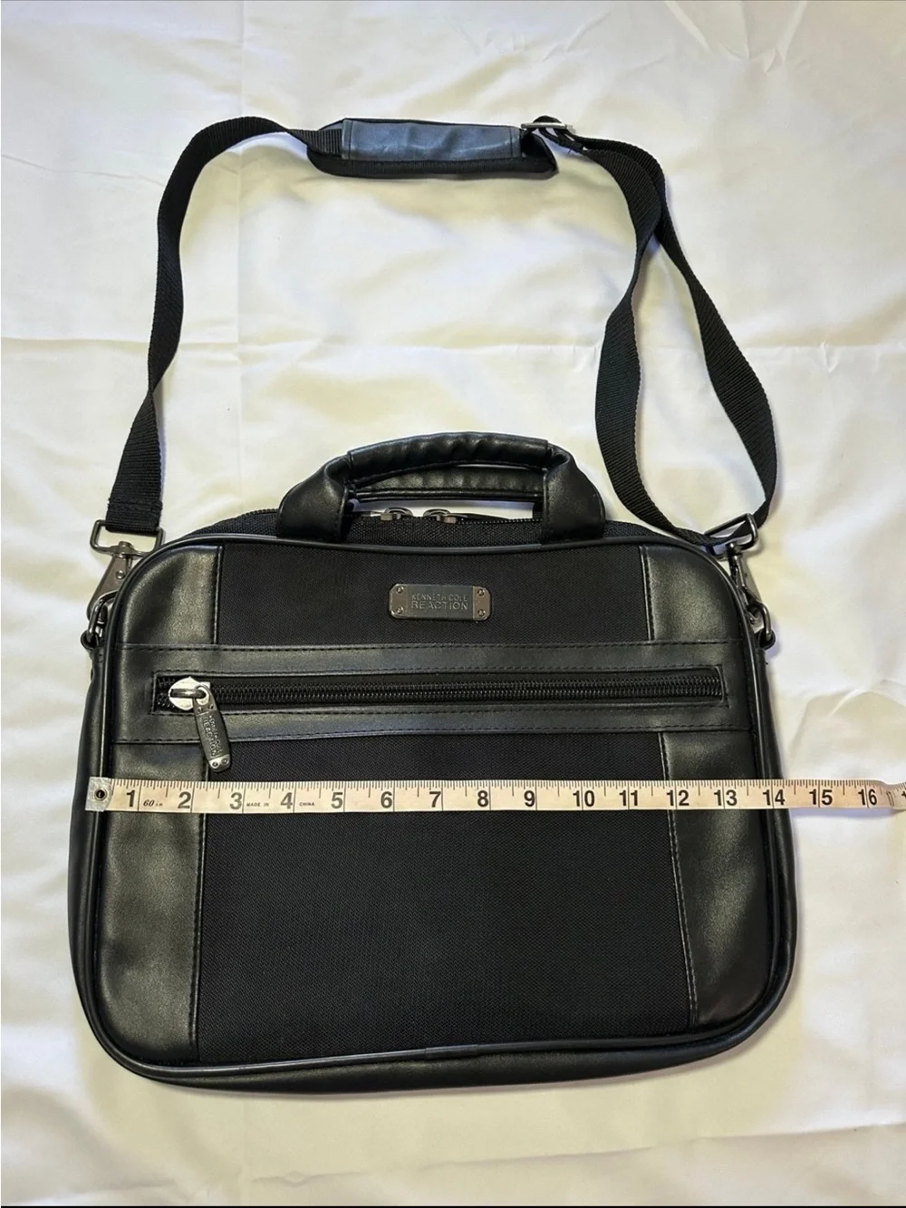 Kenneth Cole Reaction R-Tech Black Messenger Style Laptop Bag W/ Shoulder Strap